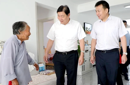 刘连栋到郯城街道看望慰问烈士遗属