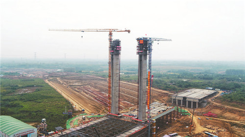 引江济淮在建“个头最高塔柱”封顶