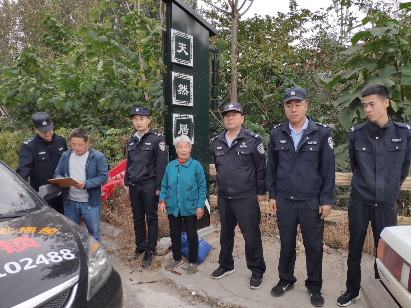 蒙山公安：翻山越岭，只为寻找走失老人