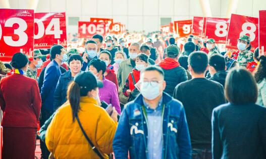 新华时评：这个黄金周让我们感受到了什么