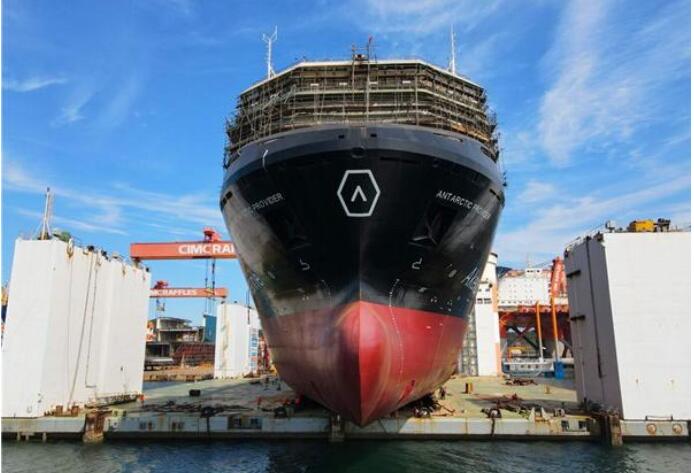 中集来福士建造的南极磷虾运输船顺利下水