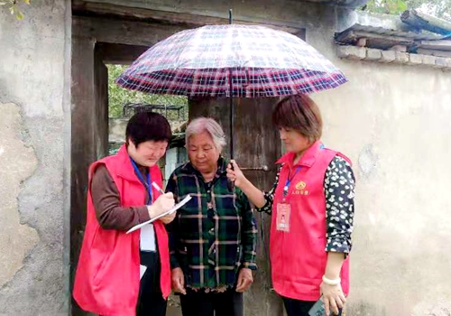 郯城：节假日“两员”普查入户忙