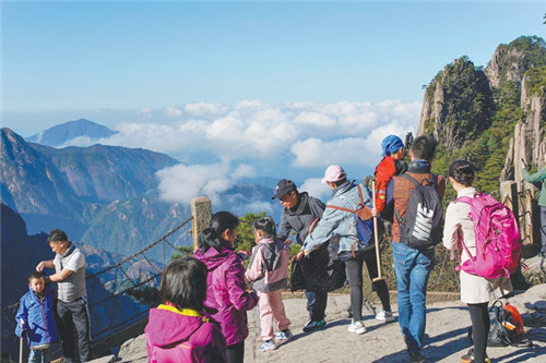 安徽：假日文旅消费明显升温 旅游收入同比恢复超七成