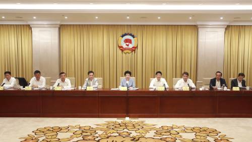 江苏省政协召开十二届三十九次主席会议 黄莉新主持并讲话