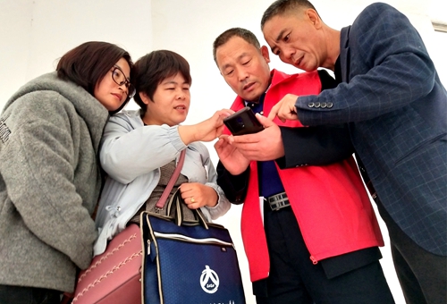 郯城:四千名普查员学会手机app“七人普”入户摸底调查更便捷