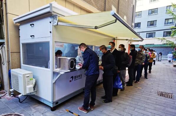 我国首个核酸采集非接触正压防护接诊舱投入使用
