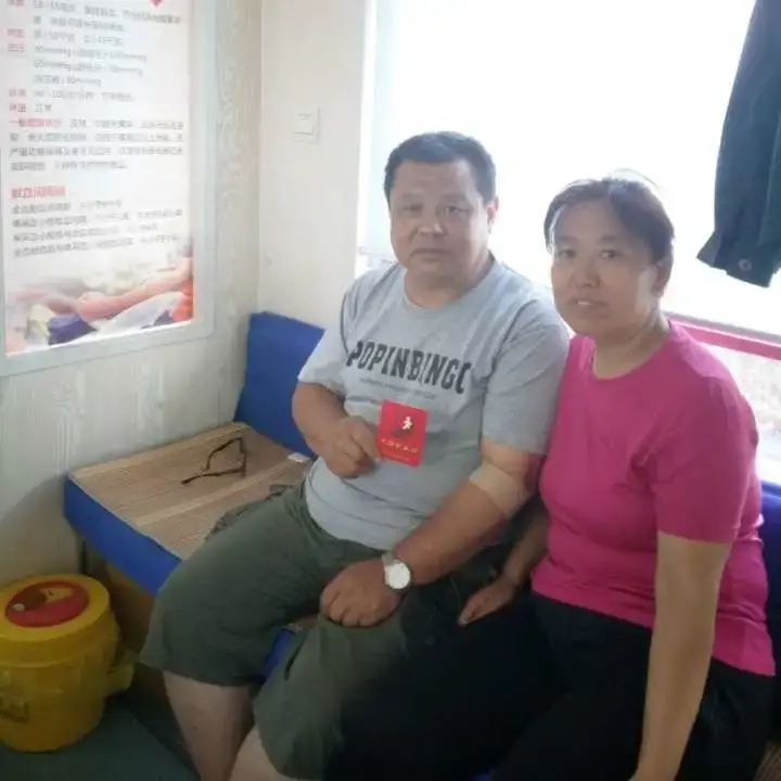 将小爱化为大爱 平凡夫妻无偿献血二十载 献血量共计22400毫升