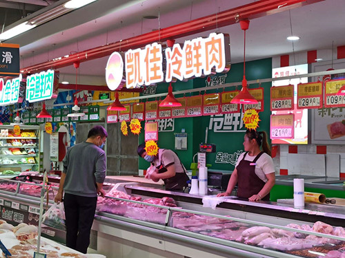 大口吃肉！“猪坚强”身价“破三”