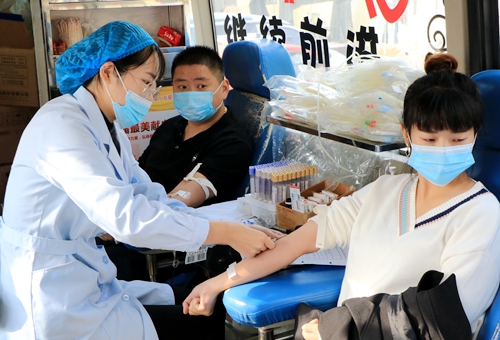 郯城县高峰头镇：踊跃无偿献血为生命加油