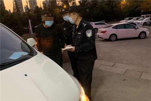 巡逻路上遇断指伤员求助 市南110民警紧急开路送医