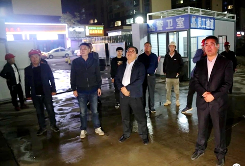 郯城县住建局夜查工地全天候推进扬尘治理