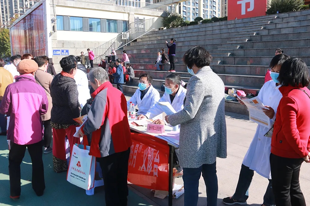 情系敬老月义诊送健康德州市第二人民医院开展“敬老月”义诊活动