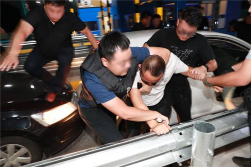 大片！临沂缉毒民警深夜伏击跨省贩毒团伙，成功摧毁毒瘤！