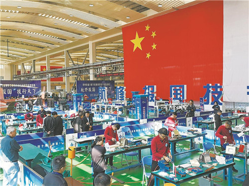 比拼飞机维修技能