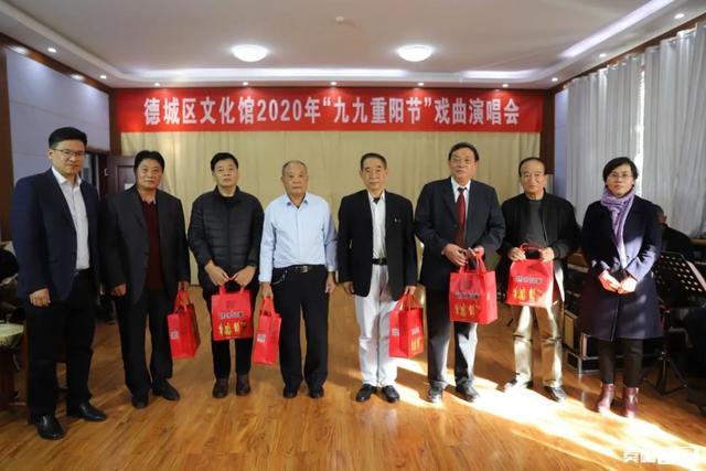 爱在重阳 联兴•活力嘉源 携手“奏嘛”千份长寿糕点送老人