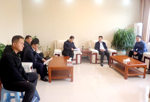 张忠明到泉源镇走访调研“第一书记”帮扶村工作