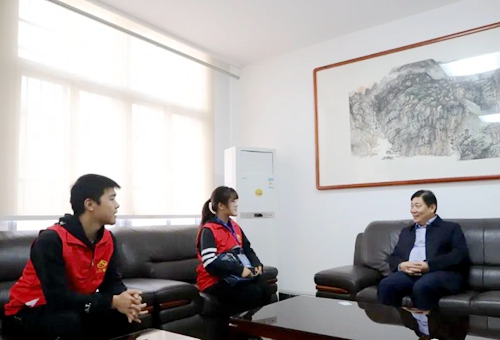 郯城县委书记刘连栋接受第七次全国人口普查登记