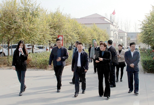 郝玉芳一行到李庄镇督导文明实践和家风家训工作