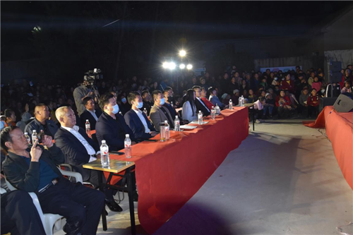 小村办起博览会