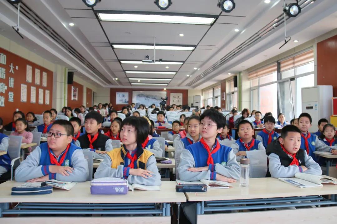 党建引领方向，点燃发展引擎—德州学院附属小学党员干部争上示范课，力做先锋教师