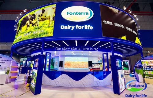 再度携手！进博会上轩妈蛋黄酥和恒天然集团达成战略合作