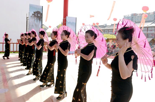 郯城：老年模特“乡村T台”秀风采（组照）