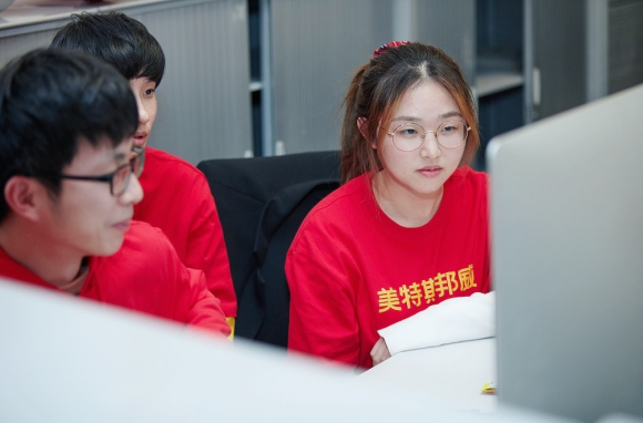 周成建现场助力，致敬美邦服饰12年的双十一