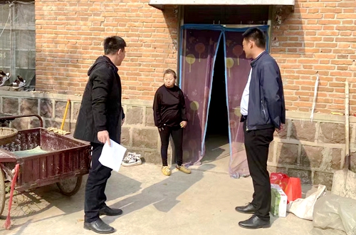 郯城县杨集镇中心小学走访慰问建档立卡贫困户