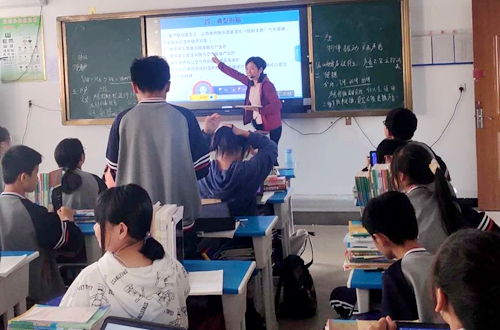郯城县杨集中学组织开展教师展评课活动