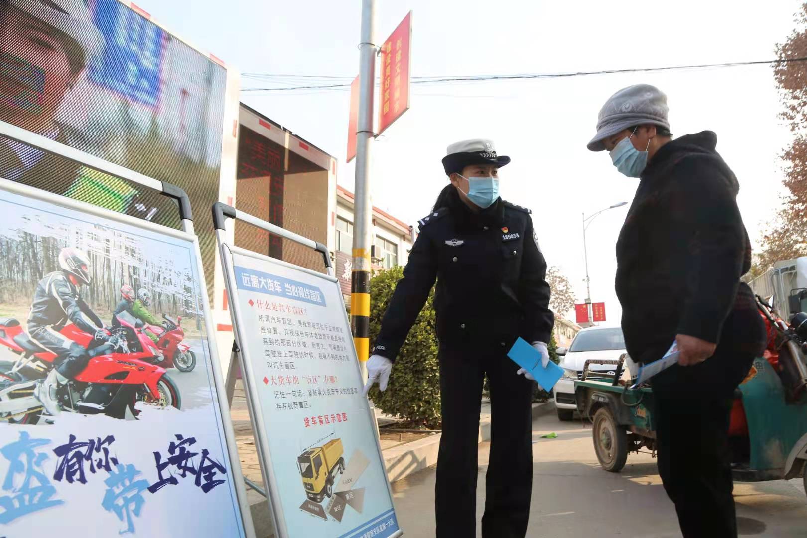 德州交警：积极开展“美丽乡村行 交通安全巡回宣传活动”
