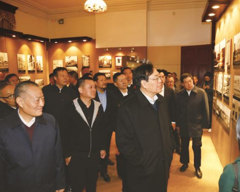 南通民营企业家代表参观南通博物苑侧记