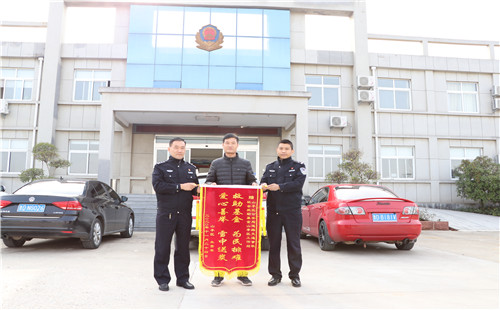 “雪中送炭 为民排难”