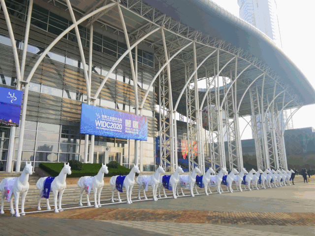 在20000平米的展厅里，赴一场“未来之约”