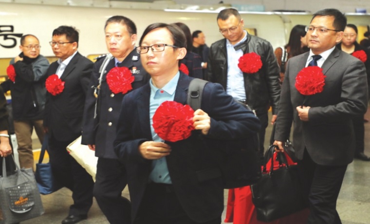 苏州抗疫英雄代表载誉而归