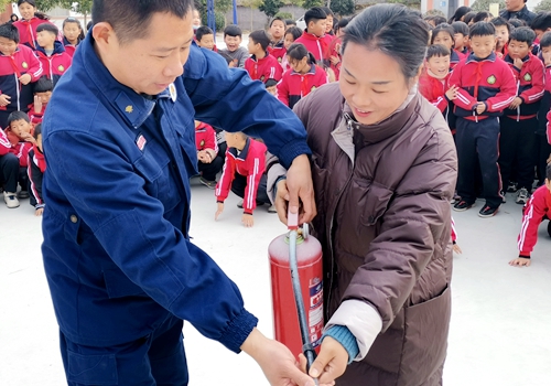 郯城县十里小学开展防火消防安全疏散演练活动