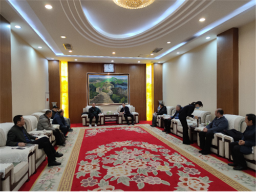 青岛农业大学聘请青岛市楹联艺术家协会李德和、高德金和相瑞军三位艺术家为客座教授