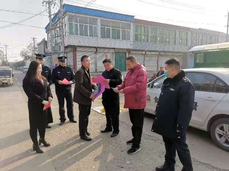 城头镇开展《致广大市民朋友的一封信》宣传活动