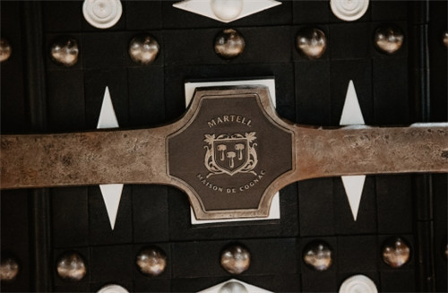 三百年成就马爹利，马爹利造就顶级干邑