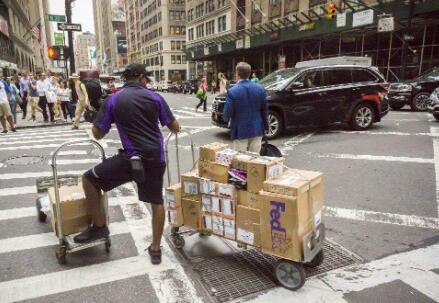 疫情助推网购需求 美国物流业不堪重负