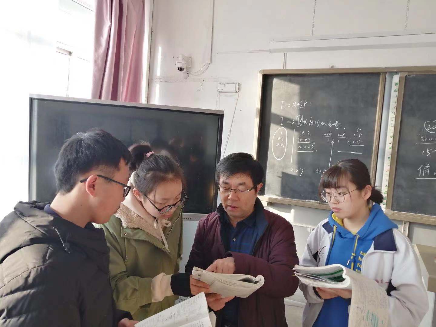 三尺讲台展师德——小记山东栖霞一中班主任林学文