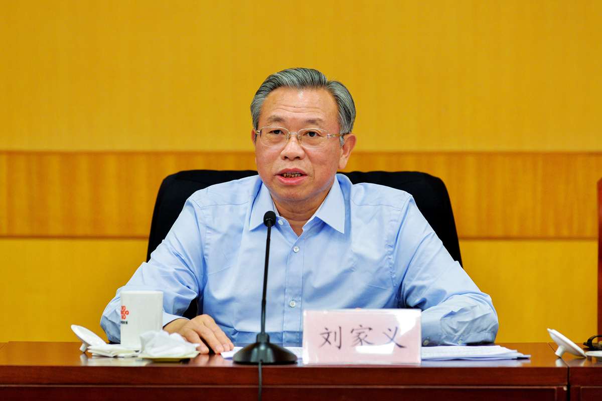 刘家义：多站在群众立场想问题 不要代替群众作决策