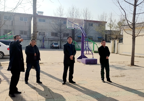 郯城县归昌乡党委政府领导到老归昌小学调研