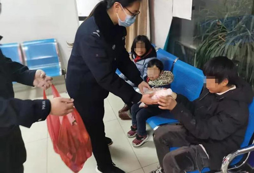 深夜，临沂3个孩子哭着被送进救助站