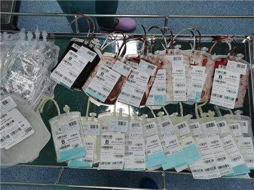 心脏破裂命悬一线 团队合作跑赢死神