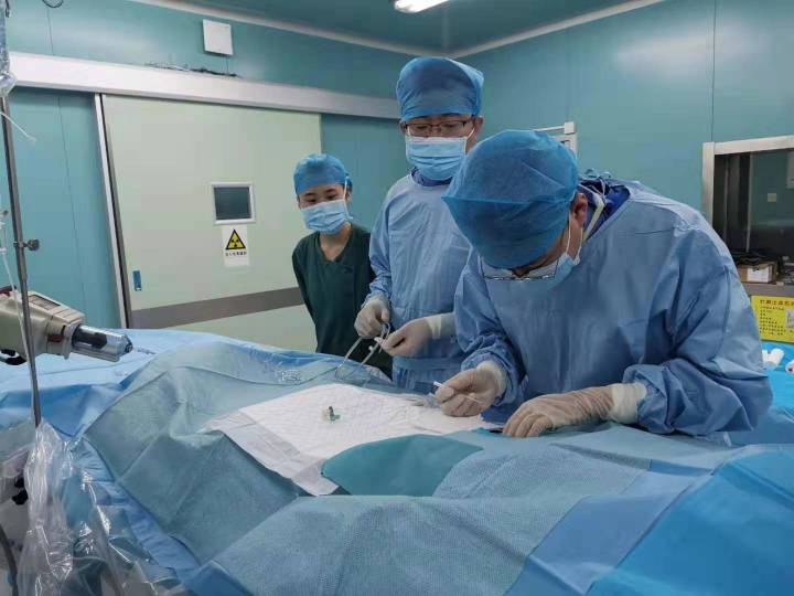 德州联合医院肿瘤科全力抢救误食生硬食物呕血1500ml男子