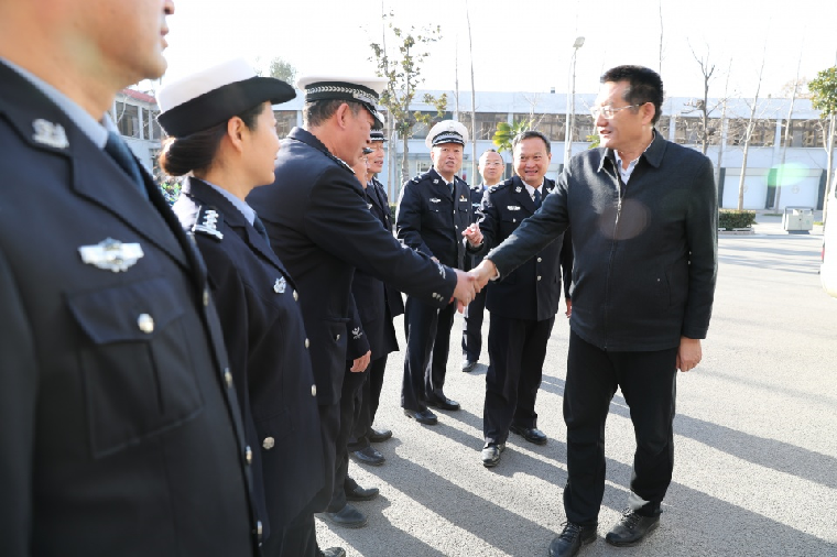 张新文同志到交警支队视察指导工作
