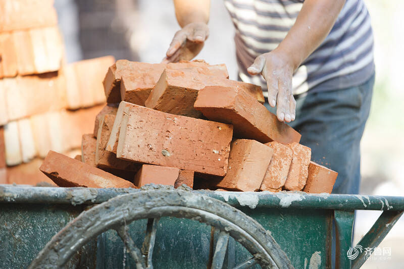 2020年1月至10月山东为2.15万名农民工追回工资3.21亿元