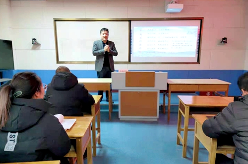 教育专家梁恕俭到郯城县泉源镇初级中学讲学