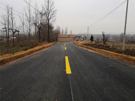 第一书出招：平邑县刘岭一沙庄村千米“坑洼路”变“康庄大道”