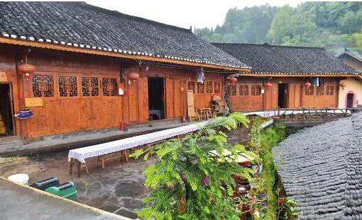 深度贫困村变小康示范村寨 从“湘西十八洞村”看湖南金融扶贫“答卷”